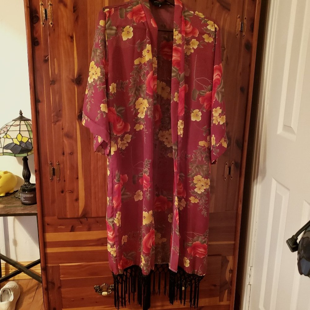 NWOT Romeo & Juliet Couture Fringe Trim Printed Wrap Kimono L